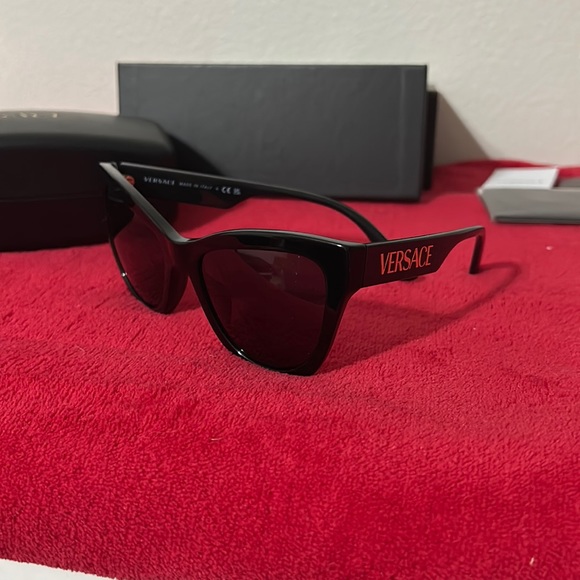 VERSACE 56mm sunglasses - Picture 4 of 8